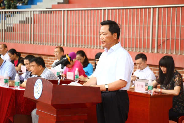 4任玉奇董事長(zhǎng)在開(kāi)學(xué)典禮上講話.jpg